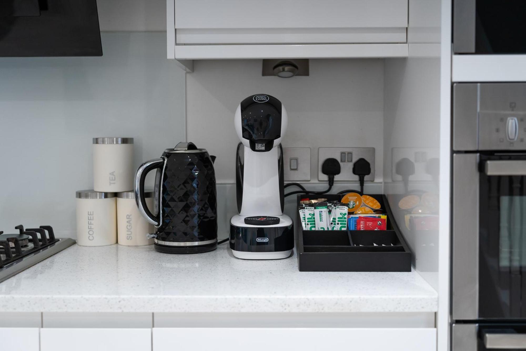 Сasa de vacaciones 4br 2ba House By Livestay Short Lets & Serviced Near Oxford Circus With 2 Private Patios Londres