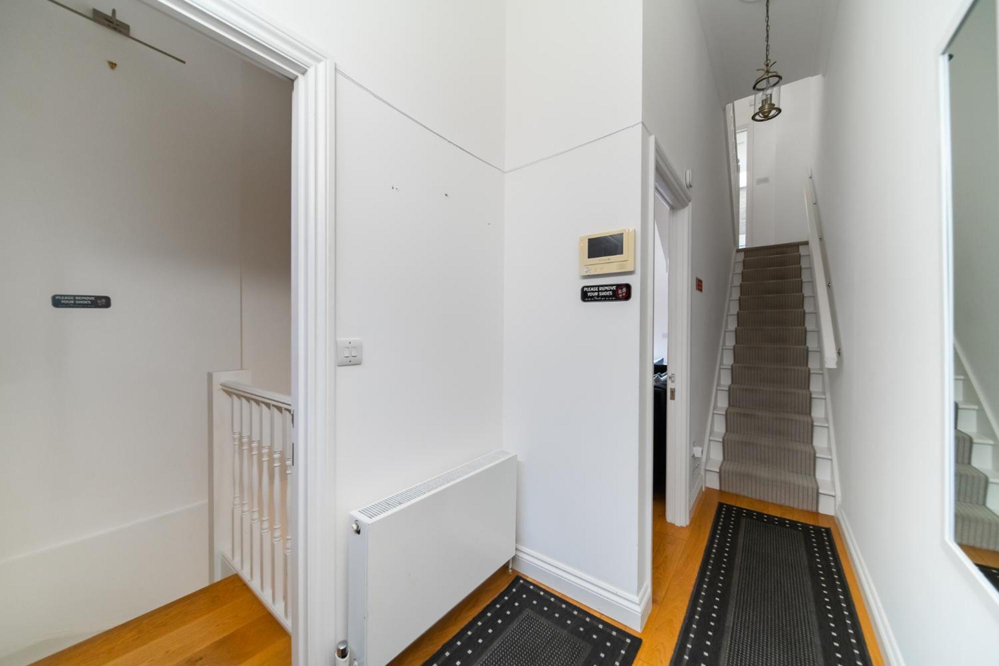 Сasa de vacaciones 4br 2ba House By Livestay Short Lets & Serviced Near Oxford Circus With 2 Private Patios Londres