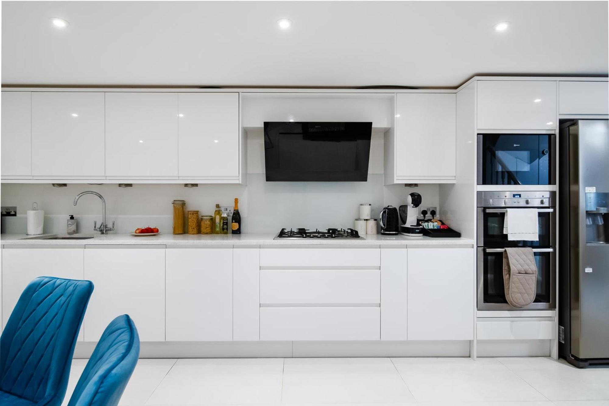 Сasa de vacaciones 4br 2ba House By Livestay Short Lets & Serviced Near Oxford Circus With 2 Private Patios Londres