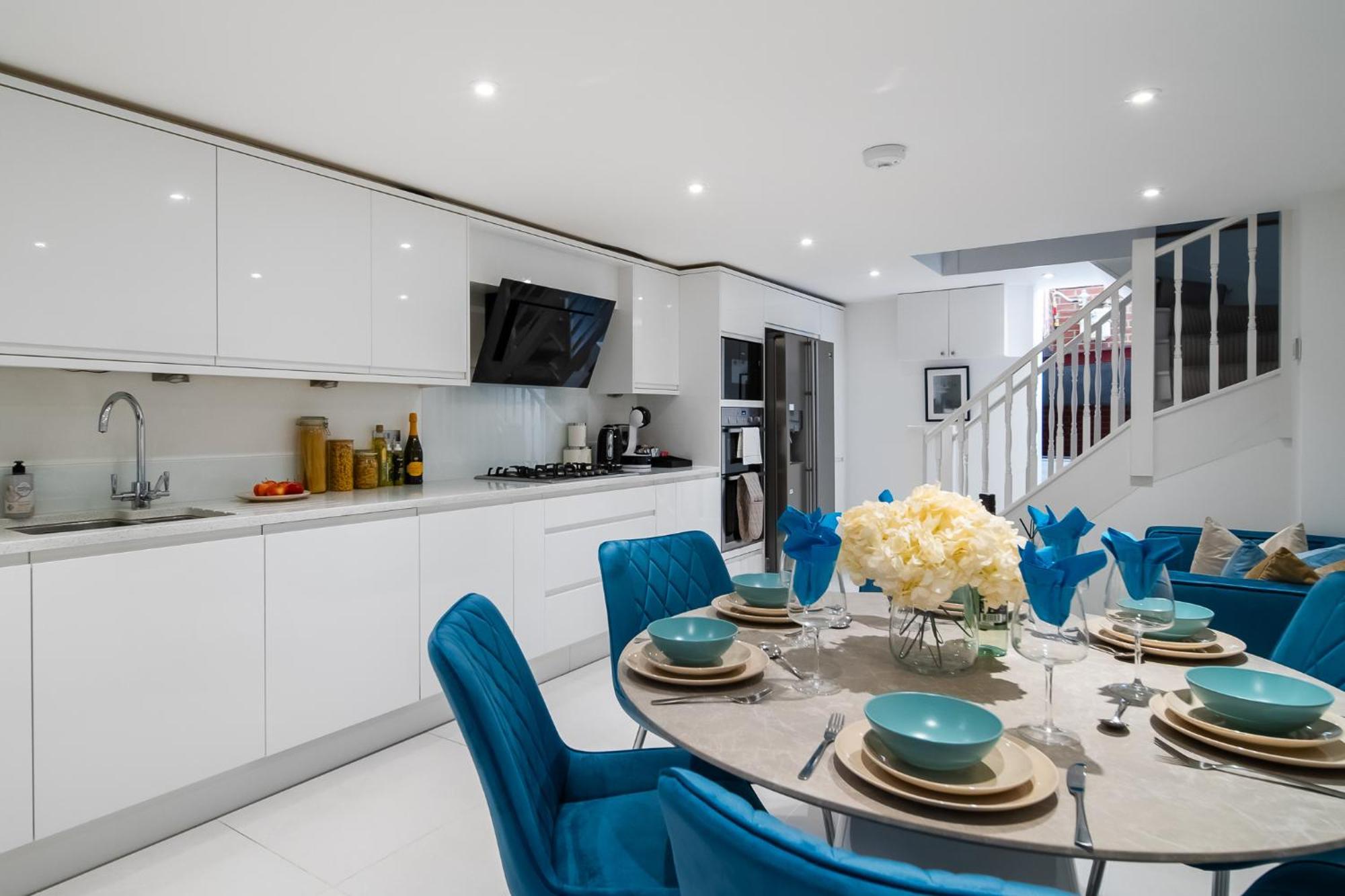 Сasa de vacaciones 4br 2ba House By Livestay Short Lets & Serviced Near Oxford Circus With 2 Private Patios Londres